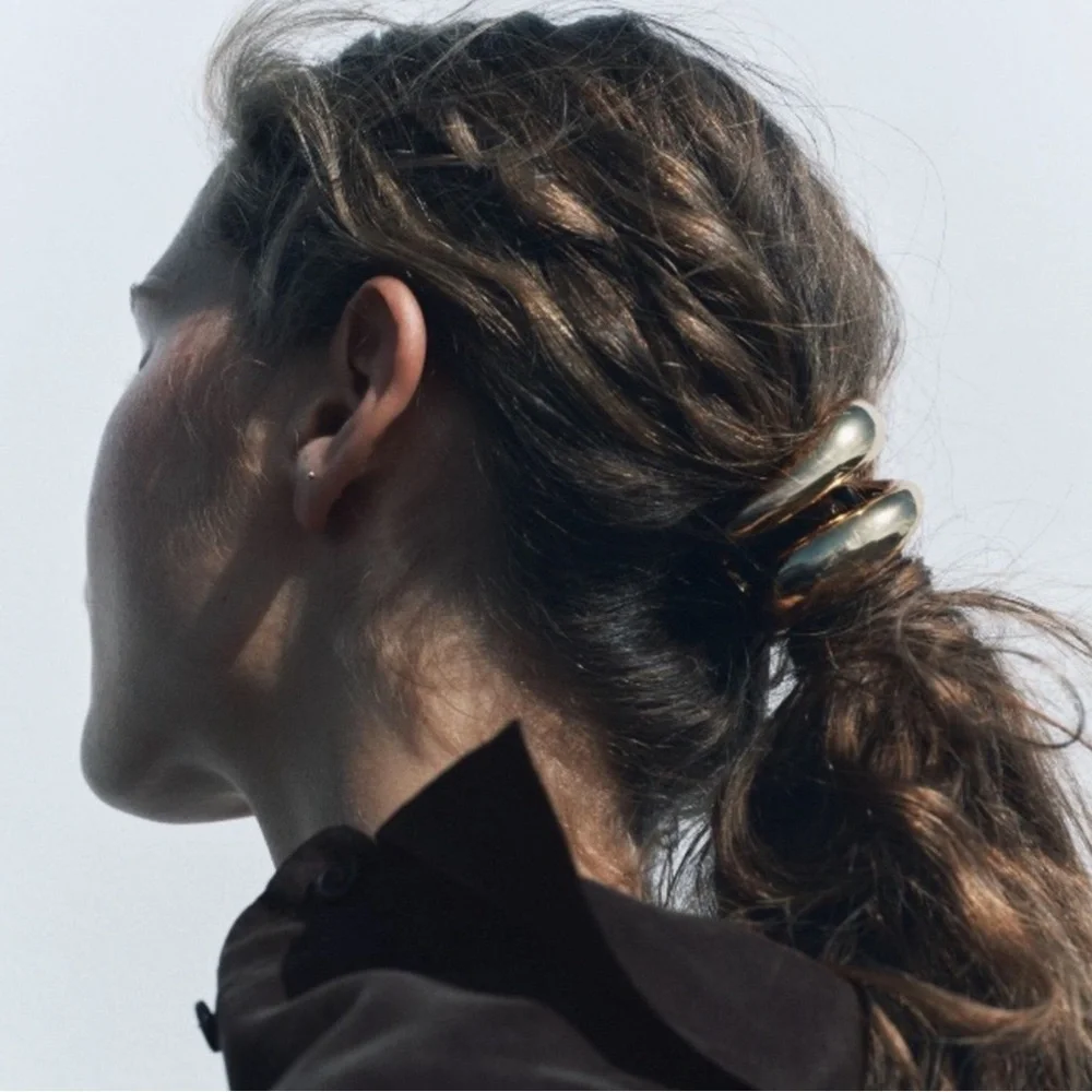 New Double Metal Hair Tie Second Tie 🔥🔥✨ comes with beautiful gift box 🎁